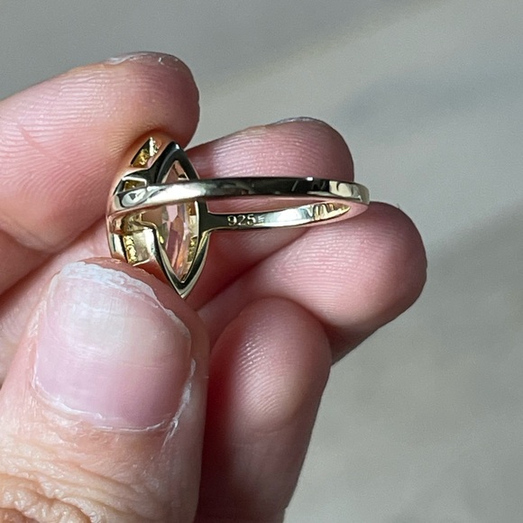 Gold Bezel Marquise Ring - Picture 4 of 4